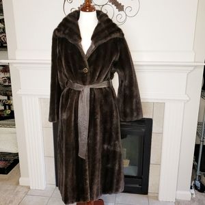 Ladies Brown ILGWU deBall Fashion Fur Coat Europe